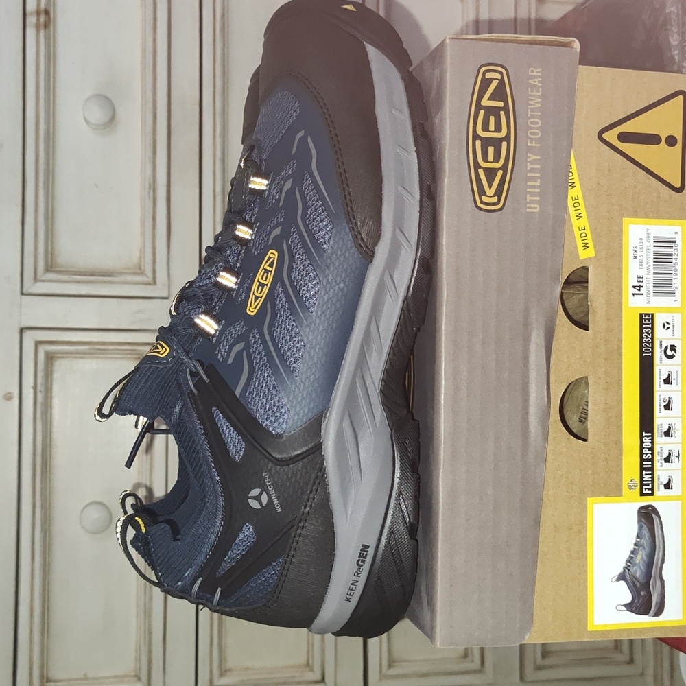 New Keen Utility Men's Flint 2 Sport Carbon Fiber Toe Safety Shoe